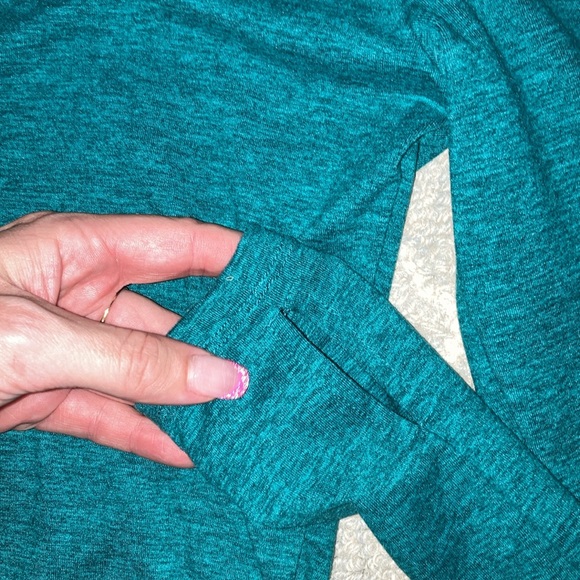 Workout top ☘️ - Picture 3 of 3